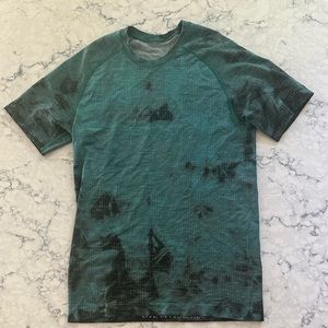 Green and black tie dye t shirt lulu